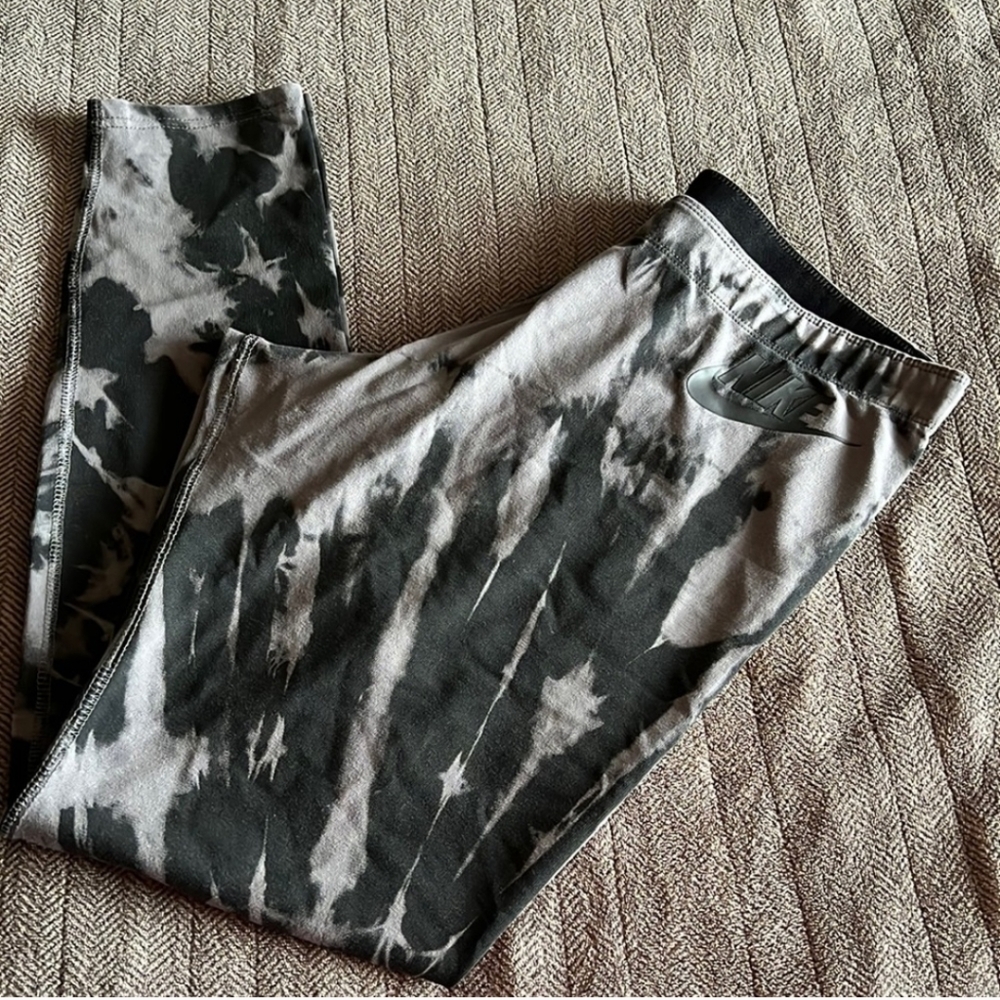 NIKE FORCE IS FEMALE LEGGINGS XL